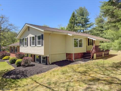 8 Woodland Drive Washington NJ 07853