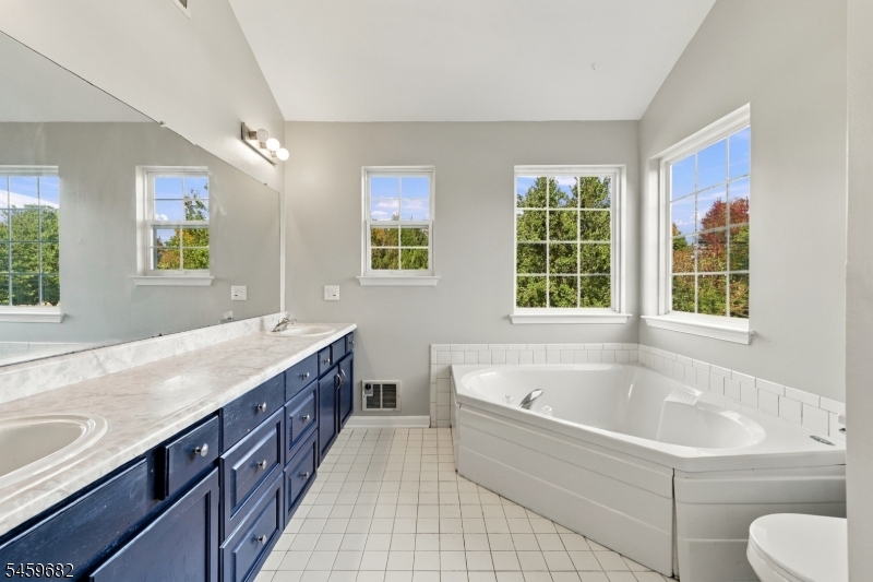 15 Canterbury Lane Mansfield NJ 07840