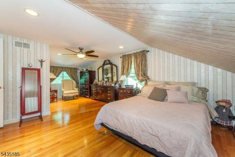 4 Hamilton Court Hanover NJ 07981