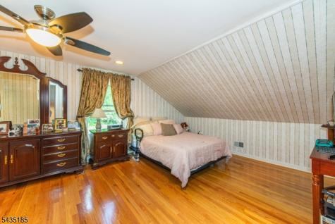4 Hamilton Court Hanover NJ 07981