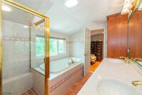 4 Hamilton Court Hanover NJ 07981