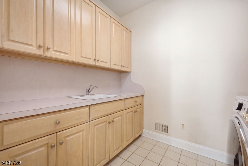 6 Wedgewood Drive Clinton NJ 08801
