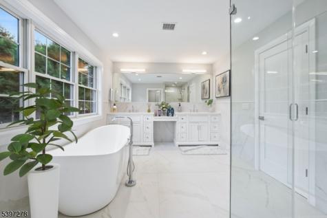 354 Beaufort Avenue Livingston NJ 07039