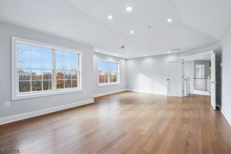 354 Beaufort Avenue Livingston NJ 07039