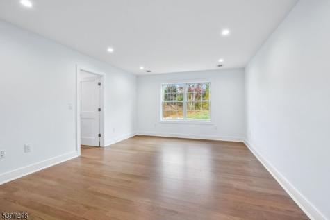 354 Beaufort Avenue Livingston NJ 07039