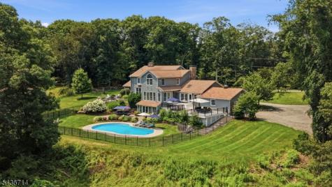 20 Ridge Road Tewksbury NJ 08833