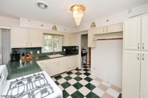 27 Edgemont Road West Orange NJ 07052