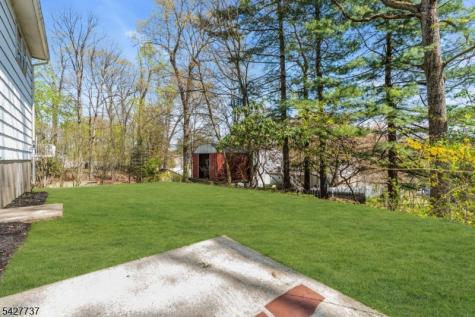 307 Santa Fe Trail Hopatcong NJ 07843