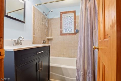 5 Sanoset Road Vernon NJ 07422