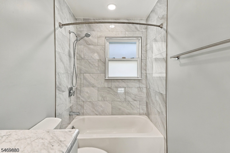 75 Tammy Place Woodbridge NJ 08830