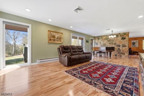 13 Central Avenue Readington NJ 08889