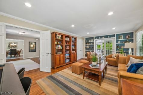 6 Windsor Court Clinton NJ 08801
