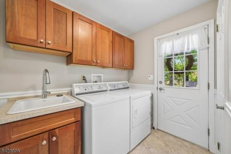 6 Windsor Court Clinton NJ 08801