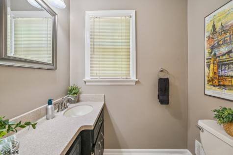 6 Windsor Court Clinton NJ 08801