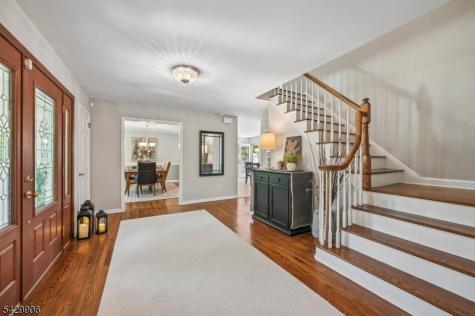 6 Windsor Court Clinton NJ 08801