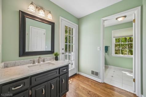 6 Windsor Court Clinton NJ 08801