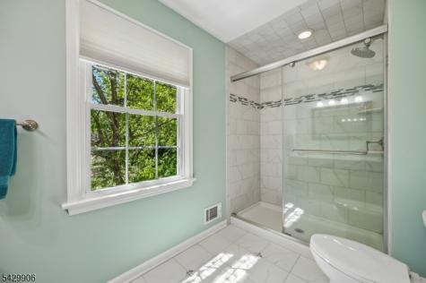 6 Windsor Court Clinton NJ 08801