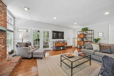 6 Windsor Court Clinton NJ 08801