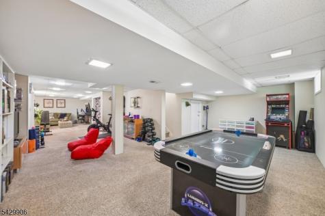 6 Windsor Court Clinton NJ 08801