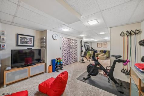 6 Windsor Court Clinton NJ 08801