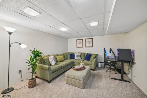 6 Windsor Court Clinton NJ 08801