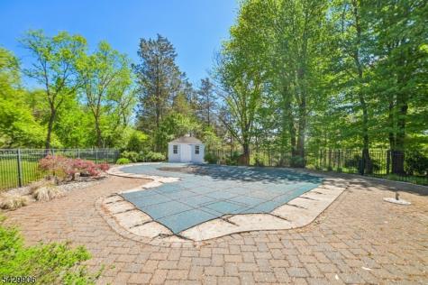 6 Windsor Court Clinton NJ 08801