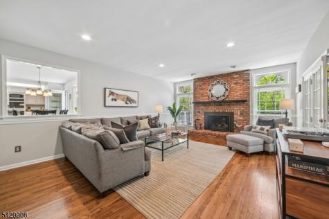 6 Windsor Court Clinton NJ 08801