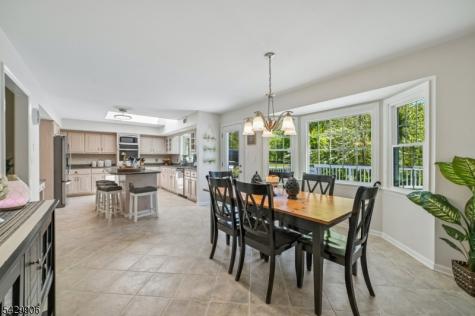 6 Windsor Court Clinton NJ 08801