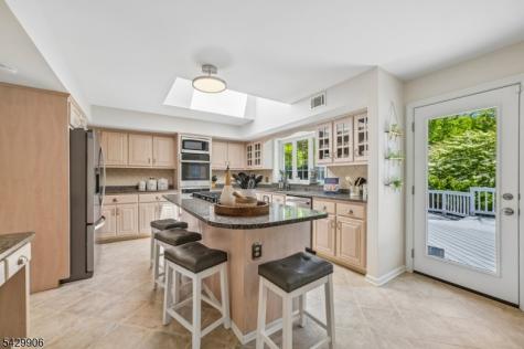 6 Windsor Court Clinton NJ 08801
