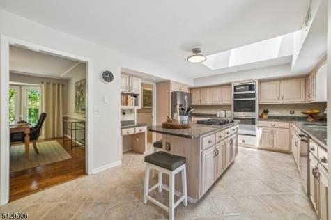 6 Windsor Court Clinton NJ 08801