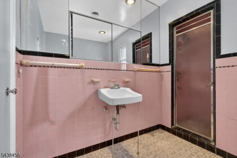 25 Cresthill Avenue Clifton NJ 07012