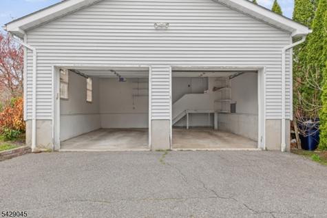20 Willow Grove Court Ogdensburg NJ 07439