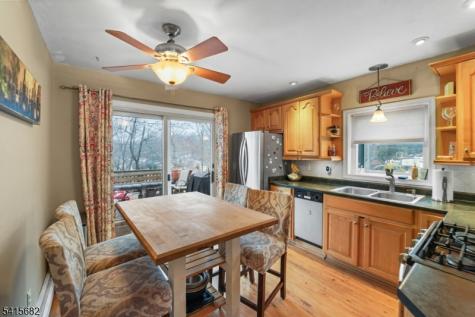 27 Condict Road Roxbury NJ 07850