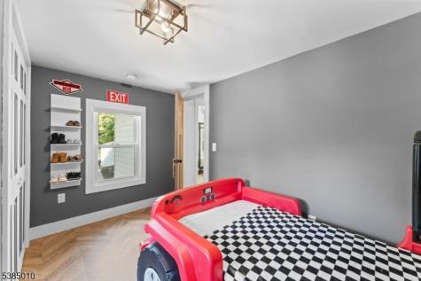 9 Lawnwood Avenue Newton NJ 07860