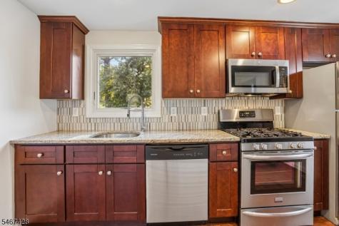 239 Bradford Avenue Linden NJ 07036