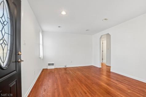 239 Bradford Avenue Linden NJ 07036