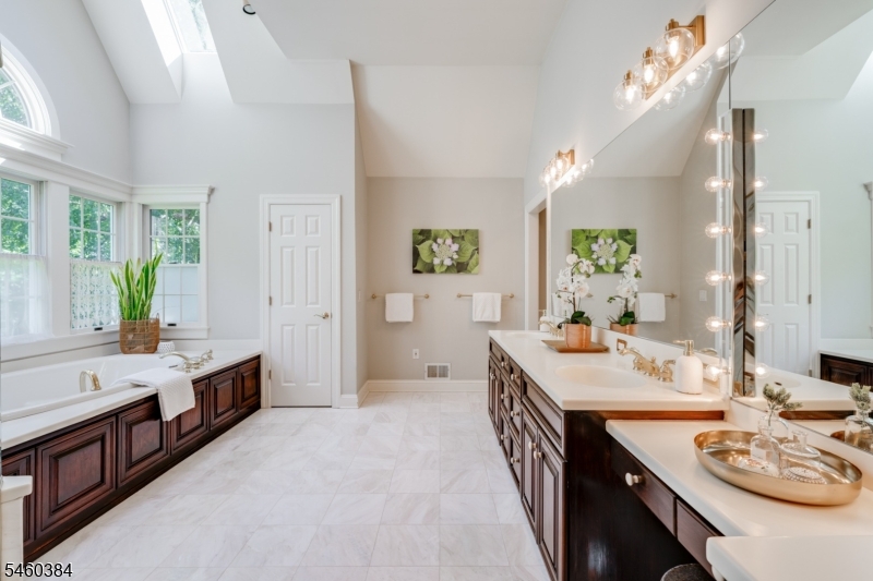 16 Trinity Place Warren NJ 07059