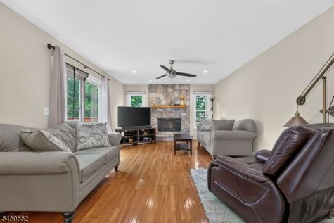 6 Chaucer Drive Clinton NJ 08801
