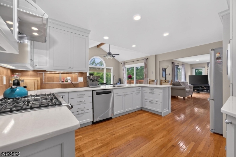 6 Chaucer Drive Clinton NJ 08801