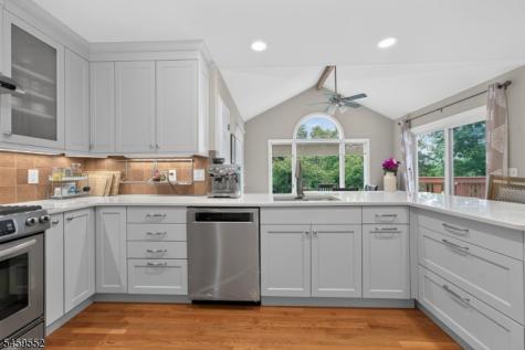 6 Chaucer Drive Clinton NJ 08801