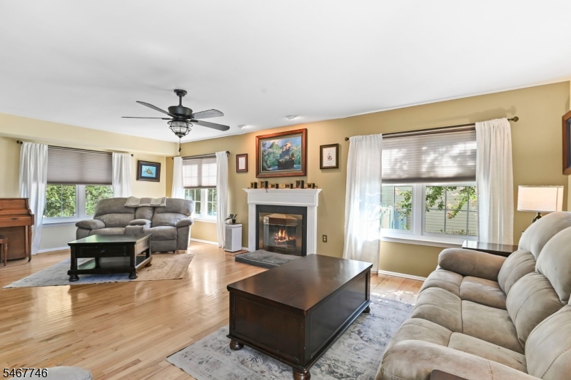 52 Diamond Lane Howell NJ 07731