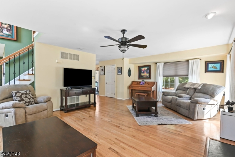 52 Diamond Lane Howell NJ 07731