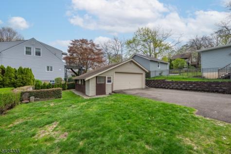 11 Oak Grove Road Caldwell Boro NJ 07006