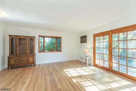 11 Cresthill Road Verona NJ 07044