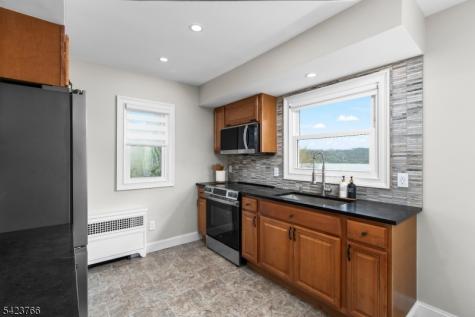 6 Lakeview Terrace Stanhope NJ 07874