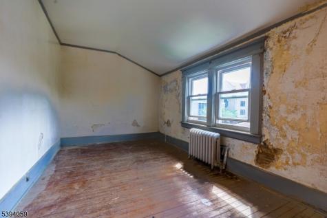 5 N 22nd Street East Orange NJ 07017