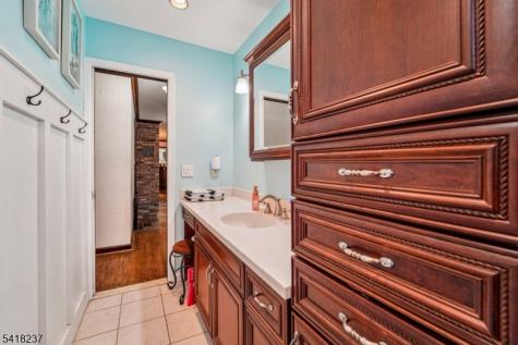 51 Catherine Street Bloomingdale NJ 07403