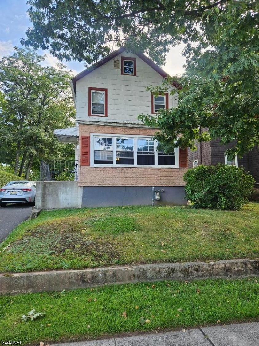 215 W 3rd Avenue Roselle NJ 07203