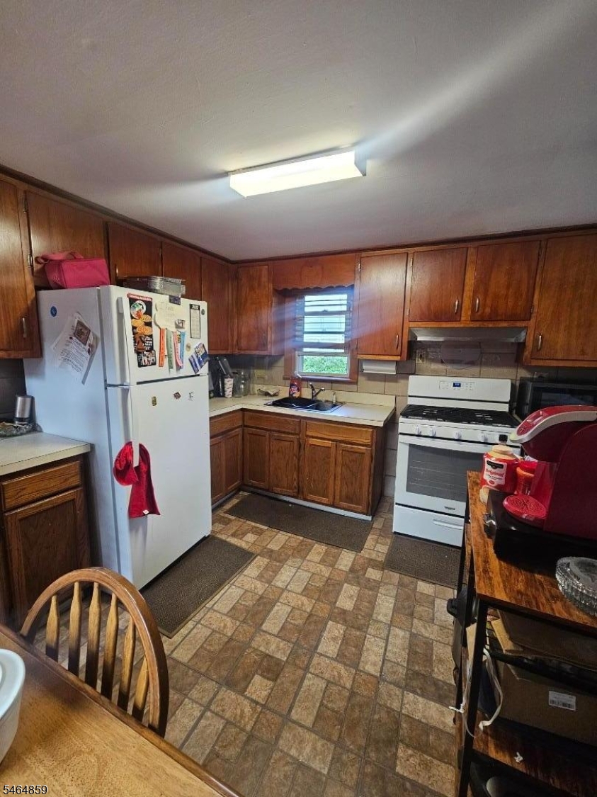 215 W 3rd Avenue Roselle NJ 07203