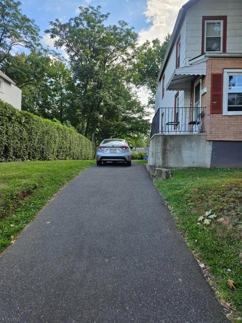 215 W 3rd Avenue Roselle NJ 07203